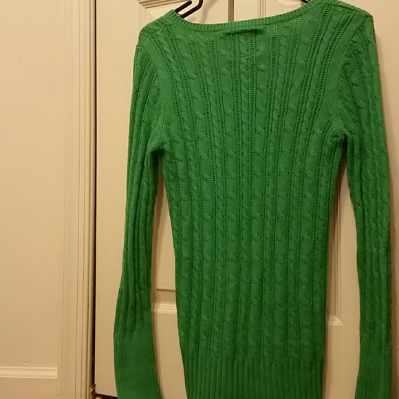 << AEO Green sweater>> - Picture 3 of 6